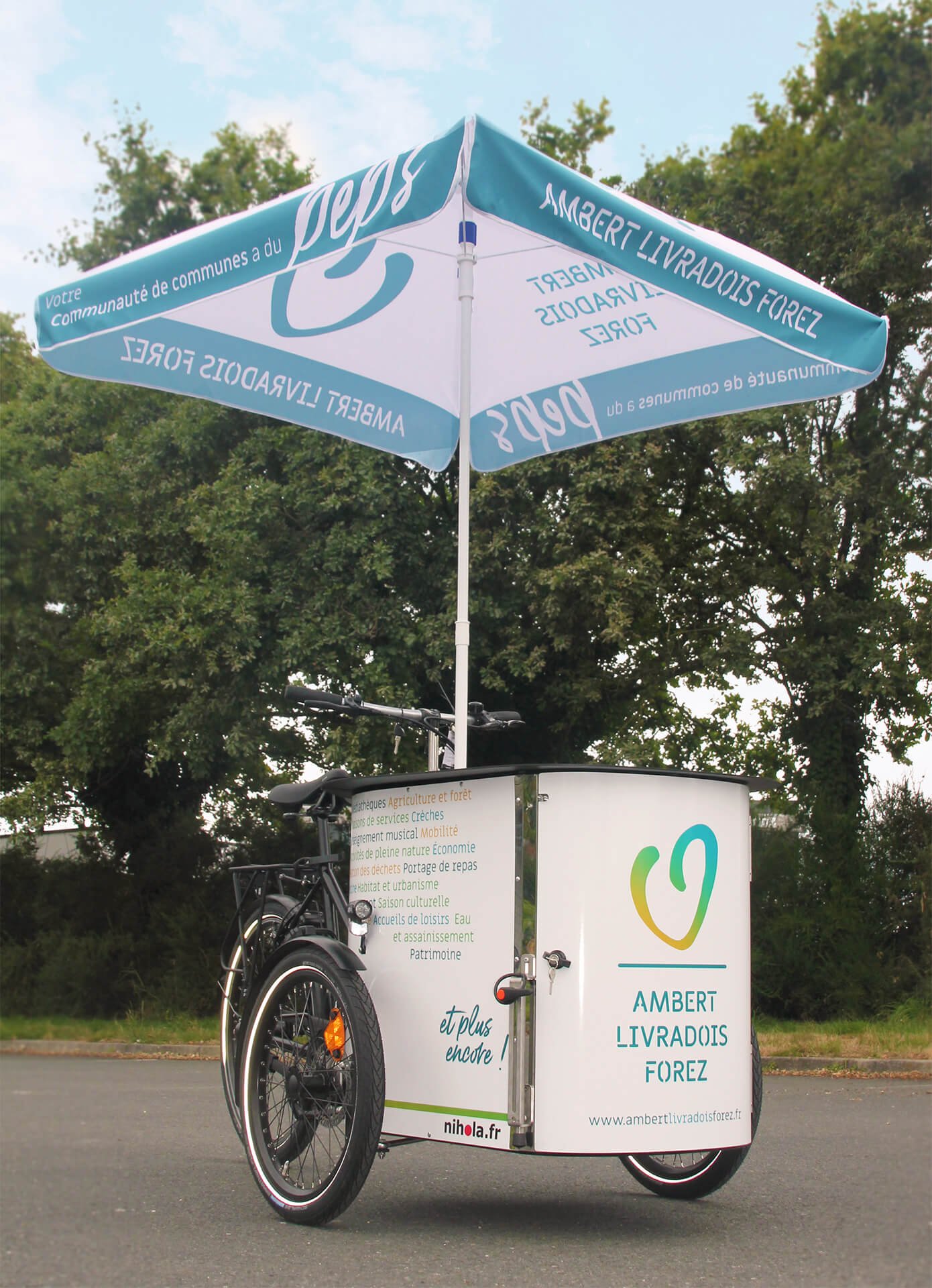 NIHOLA CARGO XL Événementiel personnalisé avec parasol